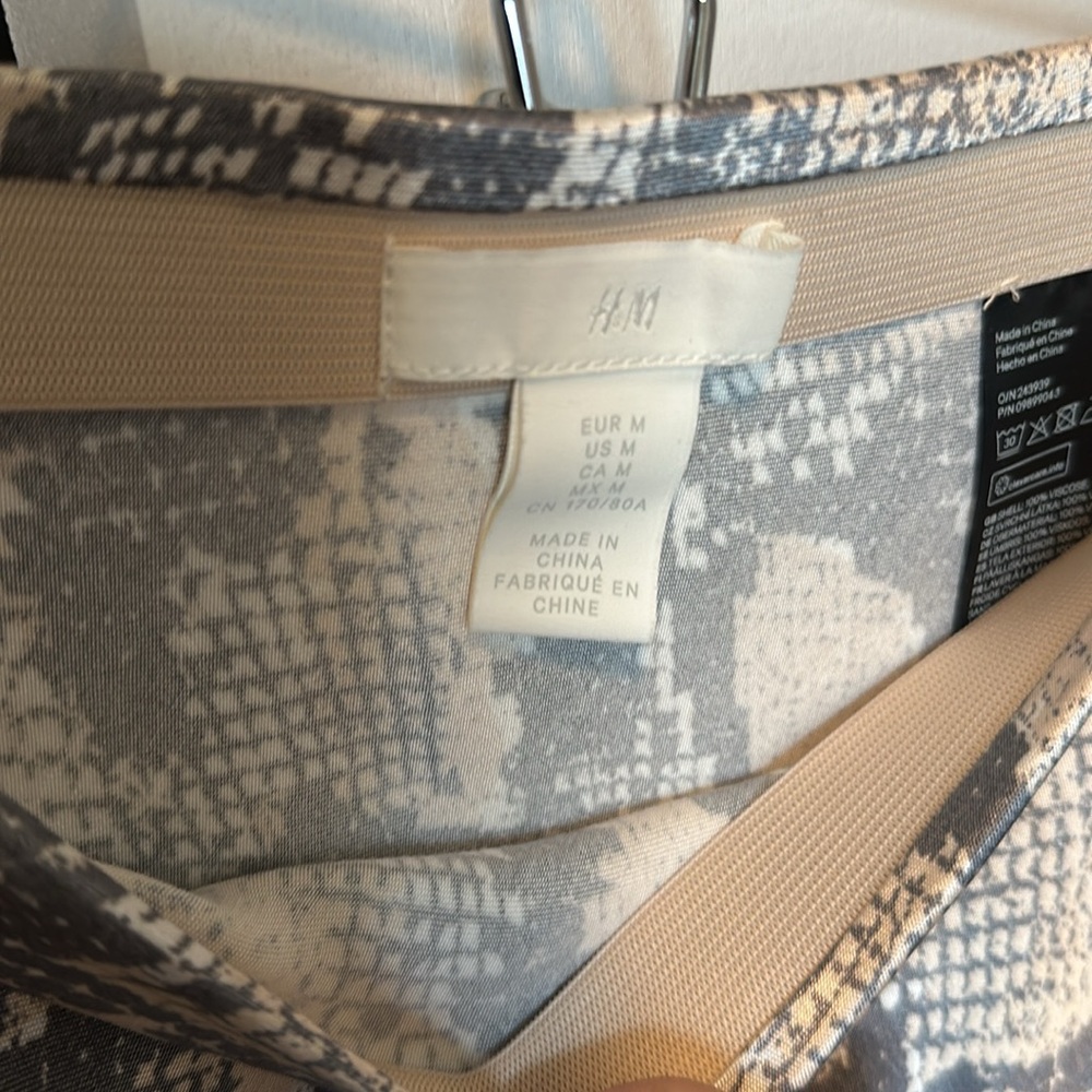 Snake Print Skirt - Gray and Cream - Picture 3 of 3